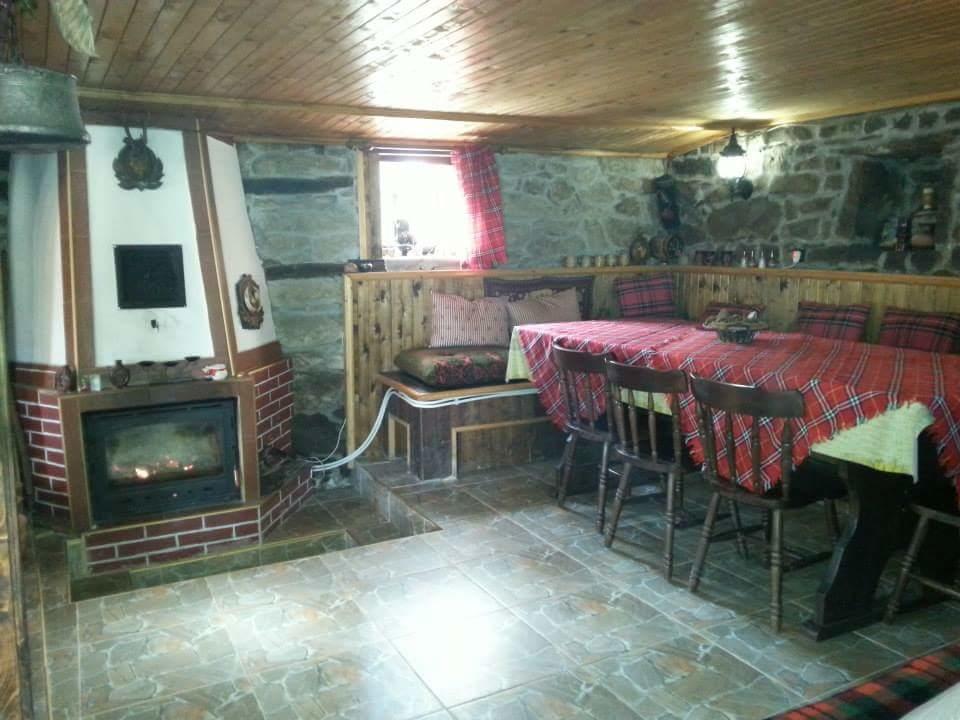 Къща За Гости Ножери Trjavna Exteriör bild