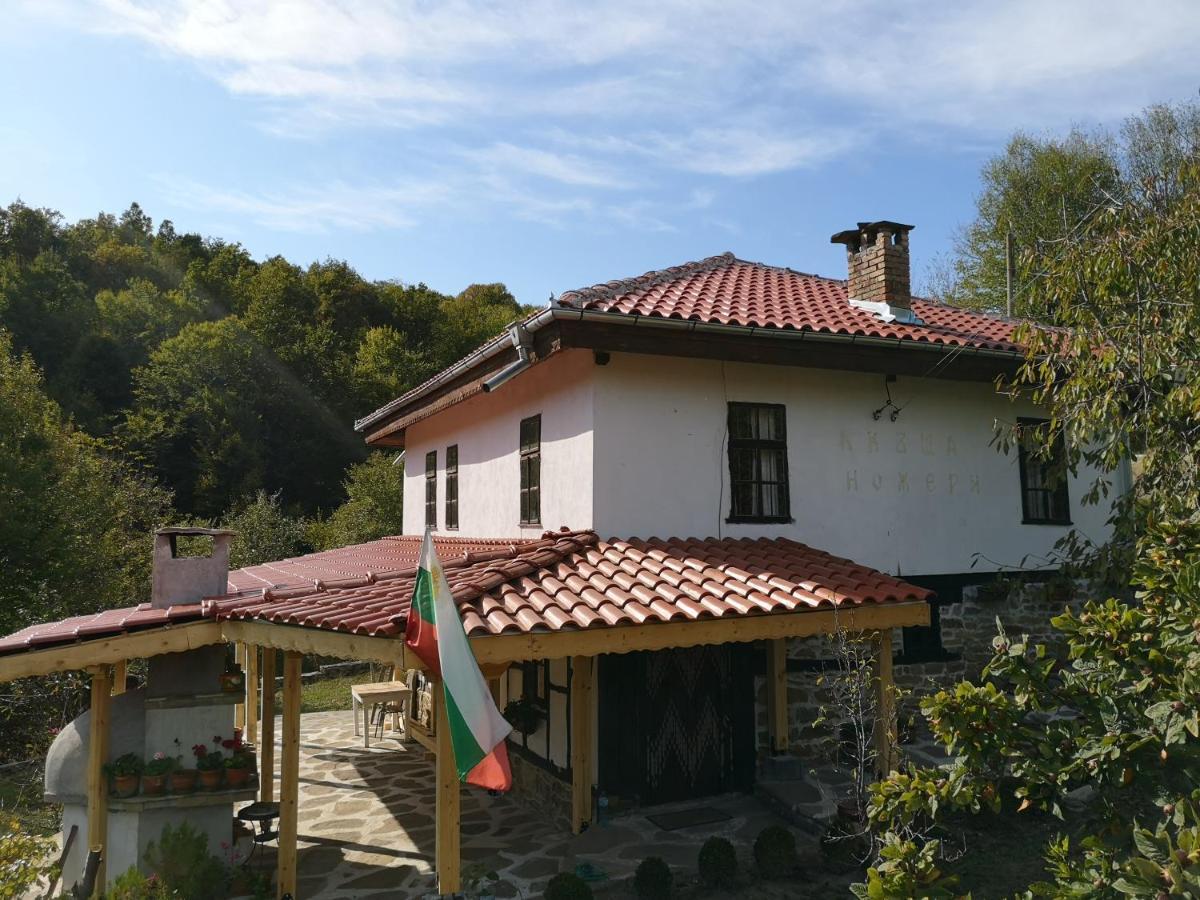 Къща За Гости Ножери Trjavna Exteriör bild
